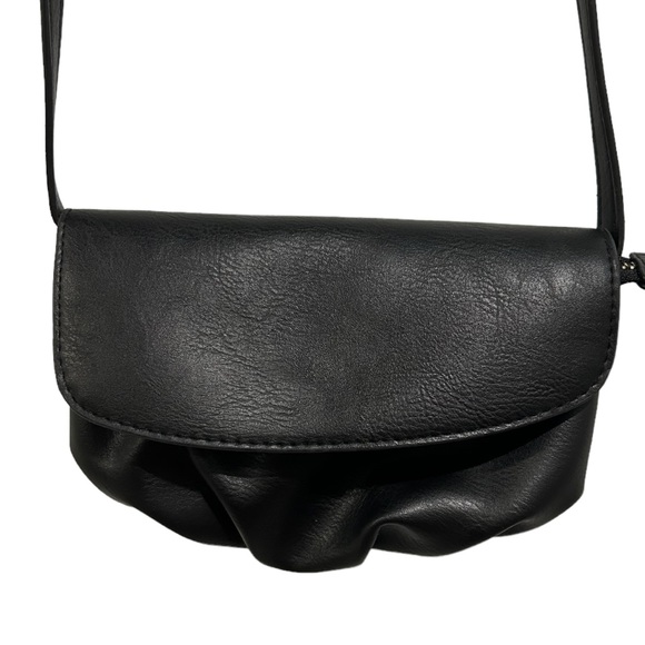 BILLABONG Black shoulder bag, small day bag minimalist with gold hardware clutch - Picture 2 of 9